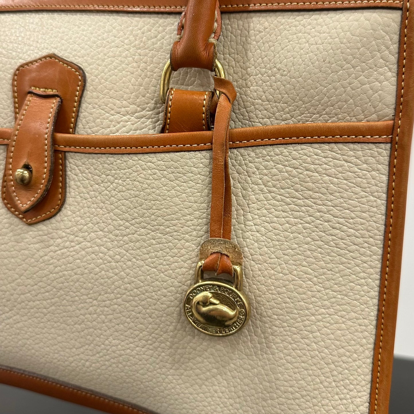 Dooney & Bourke - vintage leather purse, cream