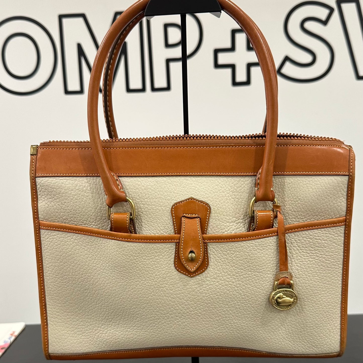 Dooney & Bourke - vintage leather purse, cream